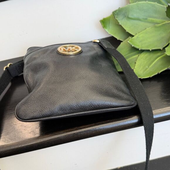 Michael Kors Fulton Leather Crossbody Shoulder purse  Slim Messenger soft - Picture 7 of 10